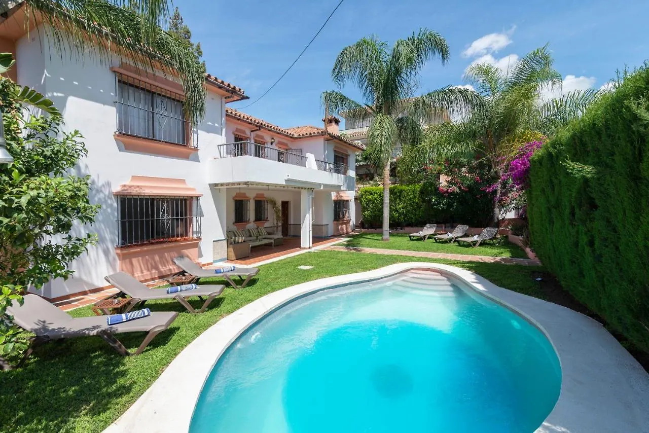 Επικοινωνία με το Villa Giovanni - Marbella Center - Heated Pool